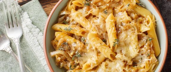 Tjestenina sa sirom i lukom