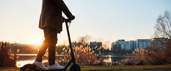 Električni romobil, ilustracija