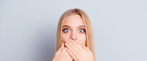 Kako se piše: zanijemiti ili zanijemjeti