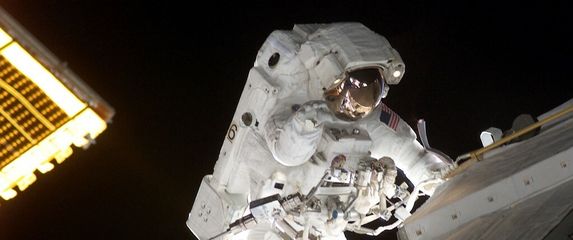 Astronauti u svemirskoj šetnji na ISS-u