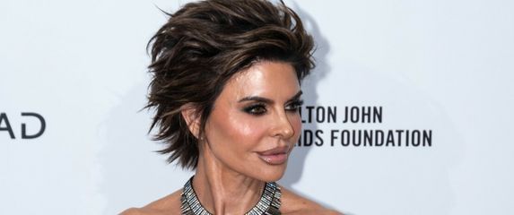 Lisa Rinna - 9