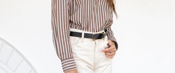 Žena u prugastoj košulji