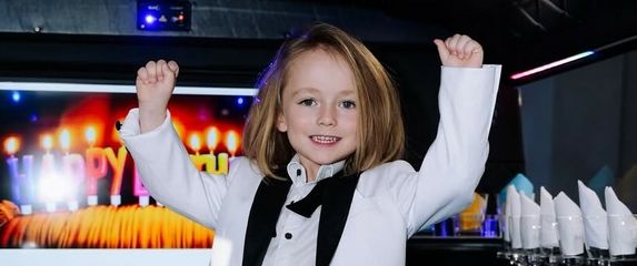 Maja Šuput na Instagramu, Bloom Tatarinov