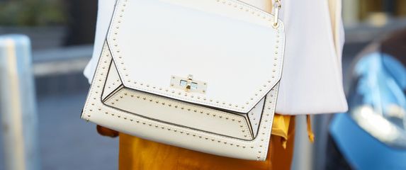 Satenske hlače savršena su opcija za topliji dio godine