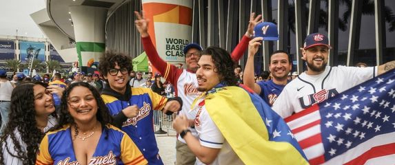 Navijači na finalu u baseballu