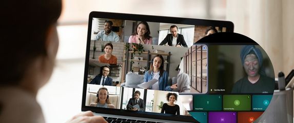 Internetski sastanak i djevojka s maskom na licu