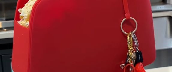 Torbica s kokicama za film Vrag nosi Pradu 2