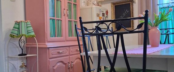 Snježana iz Osijeka svoju kuhinju uredila je u kombinaciji ružičaste i zelene boje - 12