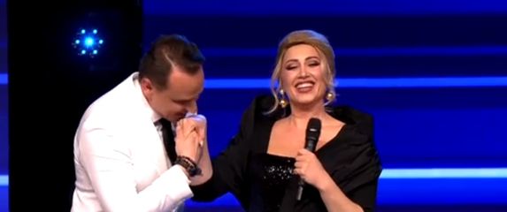 Iva Ajduković, Enis Bešlagić