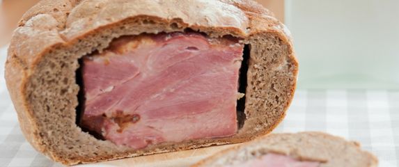 Šunka u kruhu popularan je izbor za uskrsni ručak