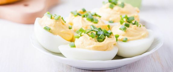 Punjena jaja s grčkim jogurtom