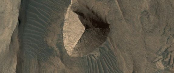 Trostrana piramida na Marsu