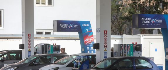 Gužve na benzinskim pumpama - 1