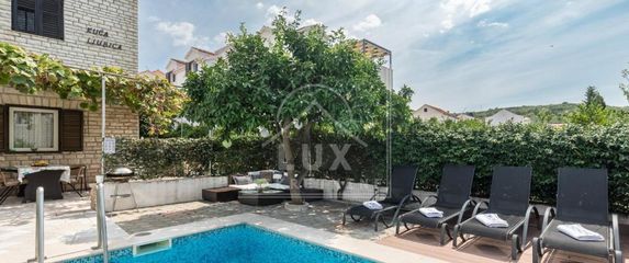 Kuća u Sutivanu na Braču