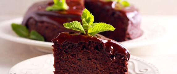 Sočna čokoladna torta