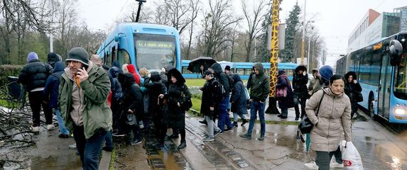 Oštećeni tramvajski vodovi, nema prometa između Maksimira i Dubrave