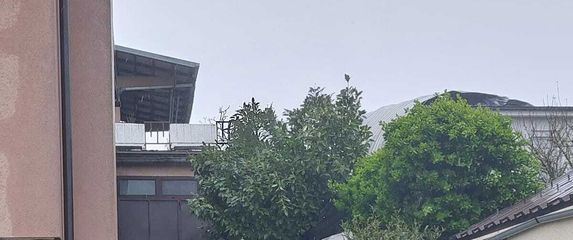 Olujni vjetar odnio krov s kuće na zagrebačkoj Dotrščini - 3