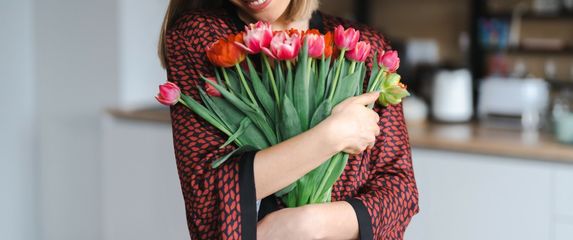 Sretne žene uživaju u životu punim plućima