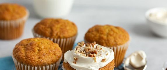 Cupcakes s mrkvom i kremom od sira