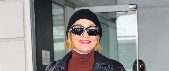 Sharon Stone u šarenim najlonkama - 2