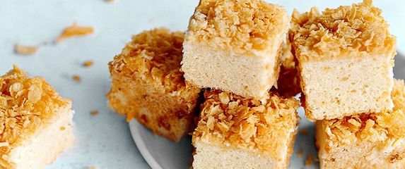 Medeni čupavci s hrskavim mrvicama od cornflakesa