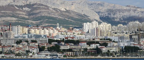 Pogled na Split s mora (Foto: Pixell)