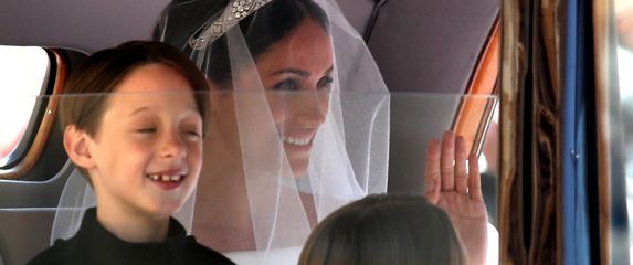 Meghan Markle prije ulaska u crkvu (Fpto: PIXSELL) - 4