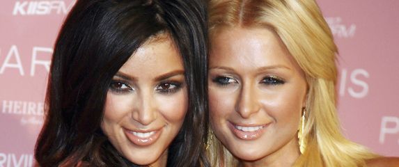 Paris Hilton i Kim Kardshian (Foto: AFP)