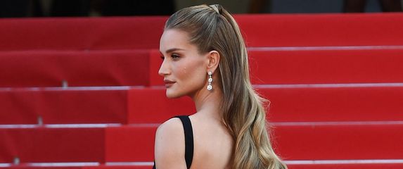 Rosie Huntington-Whiteley ukrala je sve poglede na crvenom tepihu u Cannesu