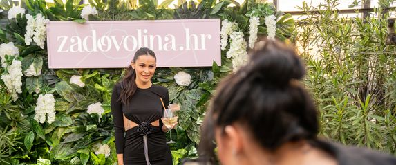 Zadovoljna slavi 15. rođendan - 29