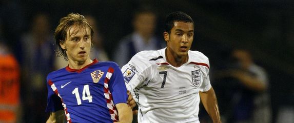 Luka Modrić i Theo Walcott