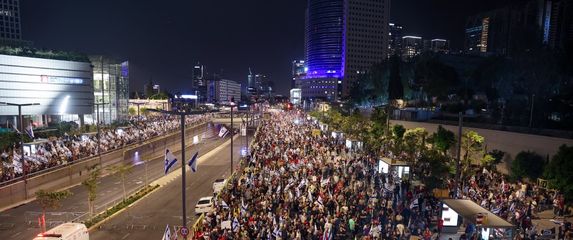 Tisuće ljudi prosvjedovale u Tel Avivu za dogovor o puštanju talaca - 1