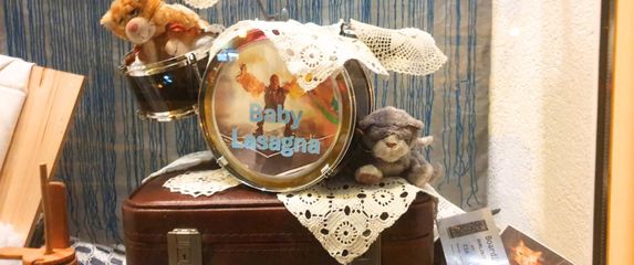 Izlog Adriane Meglaj kao podrška Baby Lasagni