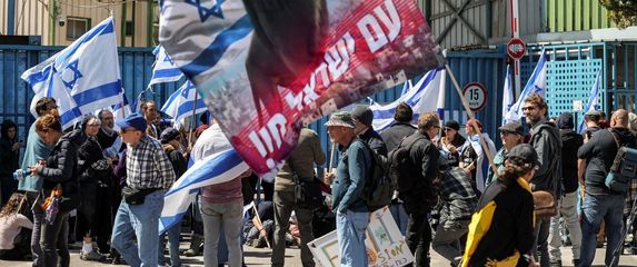 Prosvjed Izraelaca ispred zgrade UNRWA-e u Jeruzalemu