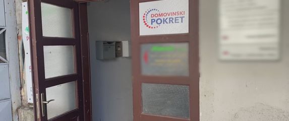 Lampioni ispred sjedišta Domovinskog pokreta - 1