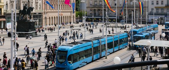 Zagreb pride zastave po zagrebačkim trgovima