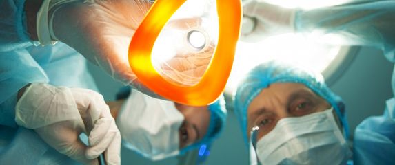 Pacijent rima opću anesteziju, ilustracija