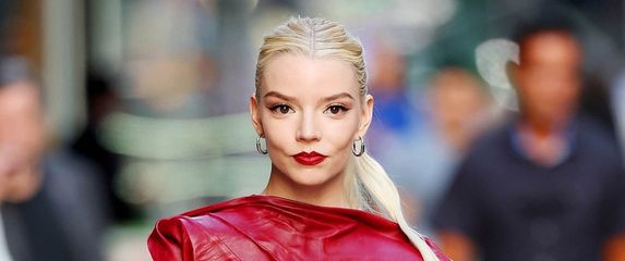 Anya Taylor-Joy u Muglerovoj mini haljini u New Yorku - 6