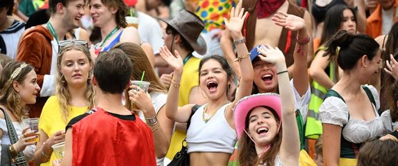 Ludi navijači na ragbi 7 utakmici