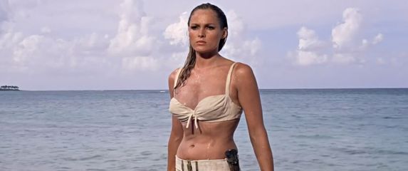 Ursula Andress kao Honey Rider