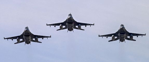 Formacija F-16 zrakoplova