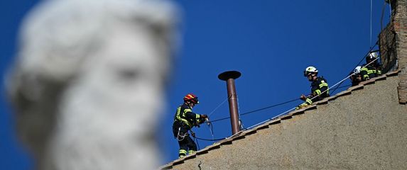 Postavljanje dimnjaka na Sikstinskoj kapeli - 3