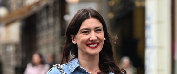 Zgodna dama sa zagrebačke špice u duplom traperu