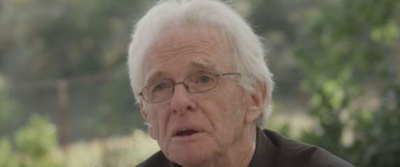 Fotograf Chuck O'Rear pri intervjuu