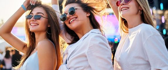 Prijateljice na festivalu