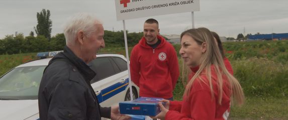 Hrvatski križ poklanja kutiju prve pomoći