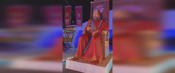 Spomenik kralju Tomislavu u Biogradu