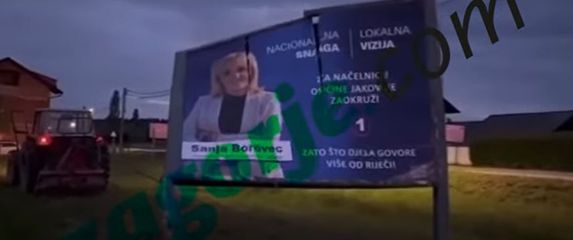 Muškarac traktorom srušio HDZ-ov predizborni plakat