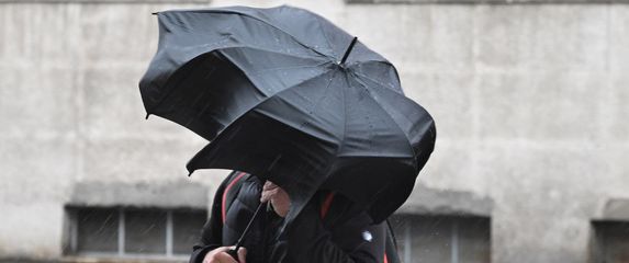 U popodnevnim satima promjena vremena donijela je vjetar i kišu