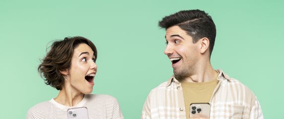 Mladić i djevojka s telefonima, ilustracija